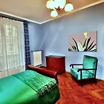 Fine Art Luxury Stay In The Old Town Absolute Center